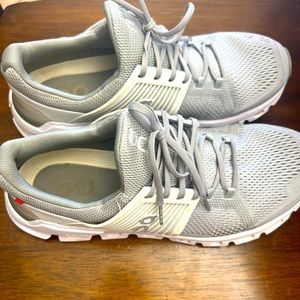 On Cloud Helion ladies size 9